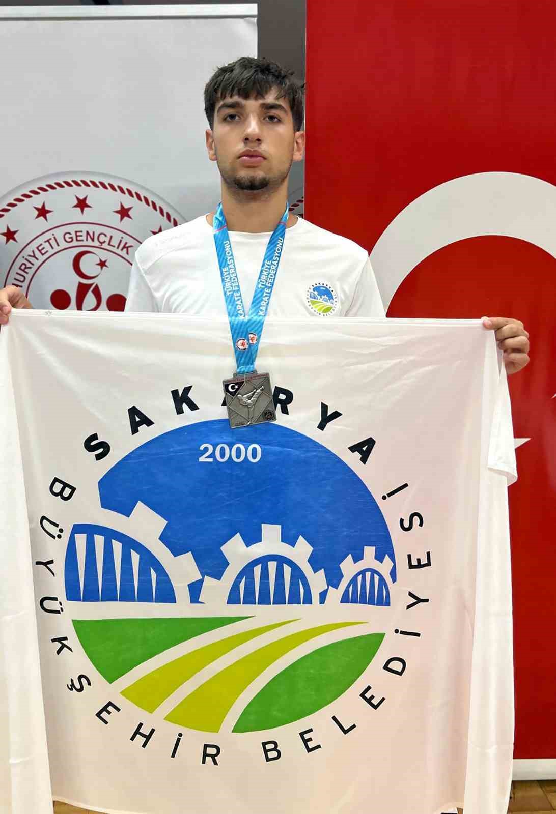 Sakarya’nın başarılı sporcuları Diyarbakır’da kürsüye çıktı