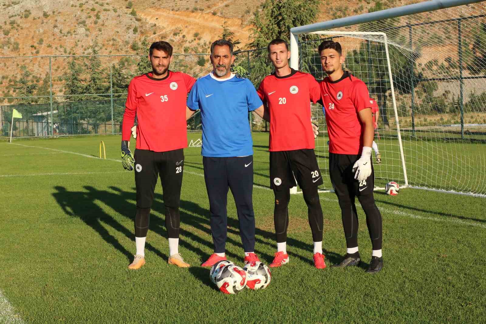 Isparta 32 Spor’un kalecileri yeni sezona hazır