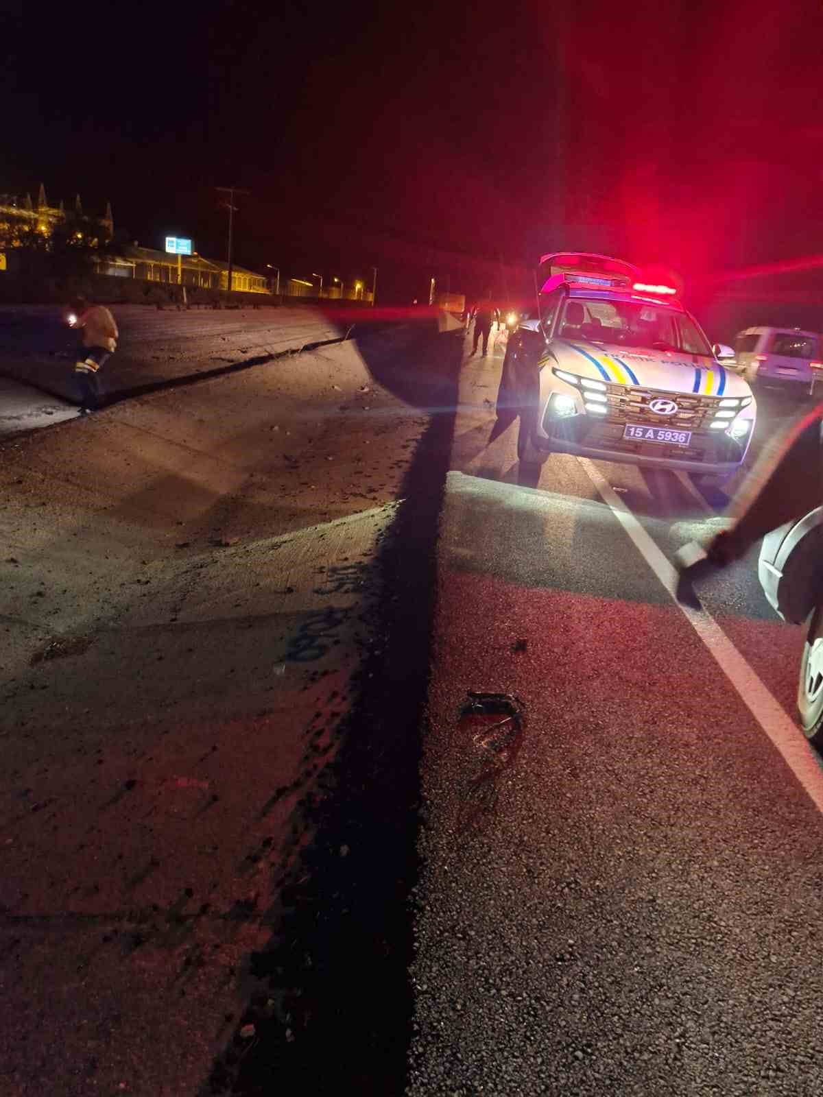 Burdur’da otomobil devrildi: 3 yaralı