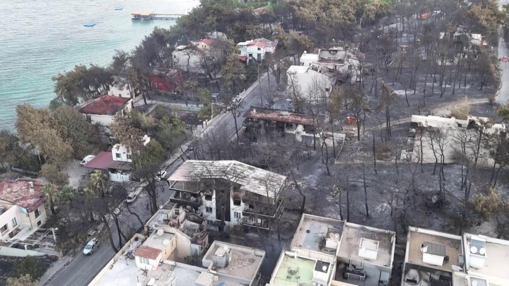 Çanakkale’de yanan villalar sabahın ilk ışıklarıyla görüntülendi