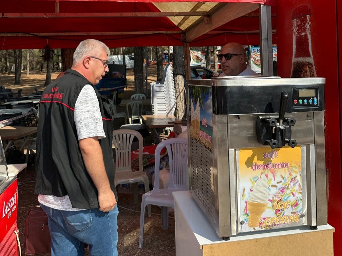 Ulubey festivalinde 300 kilo sahte sucuk ele ge&ccedil;irildi
