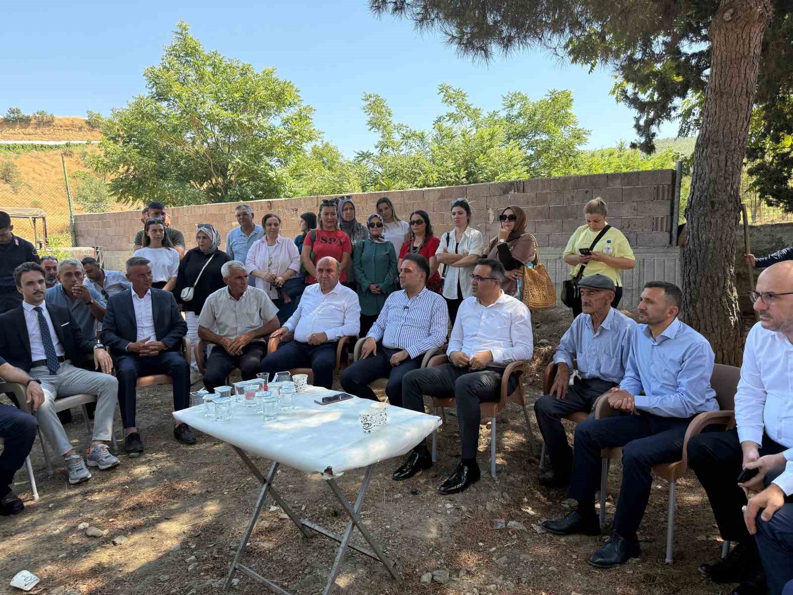 Baybatur, Sarıgöl ve Alaşehir’de üreticilerle buluştu, okul açılışı yaptı