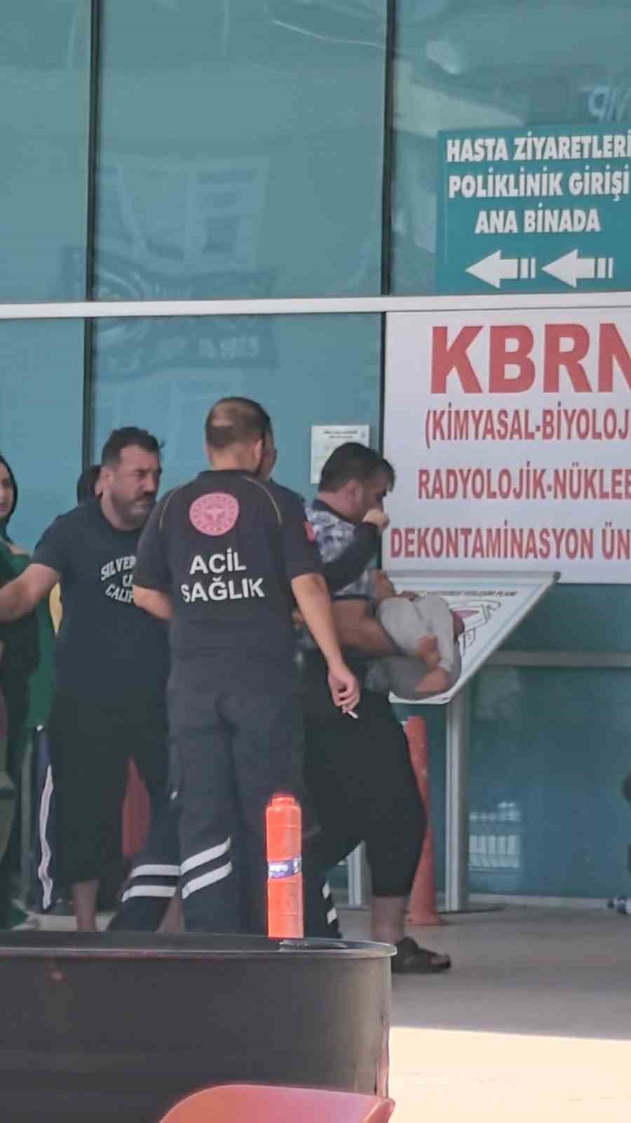 İkinci kattaki balkondan düşen çocuk ağır yaralandı