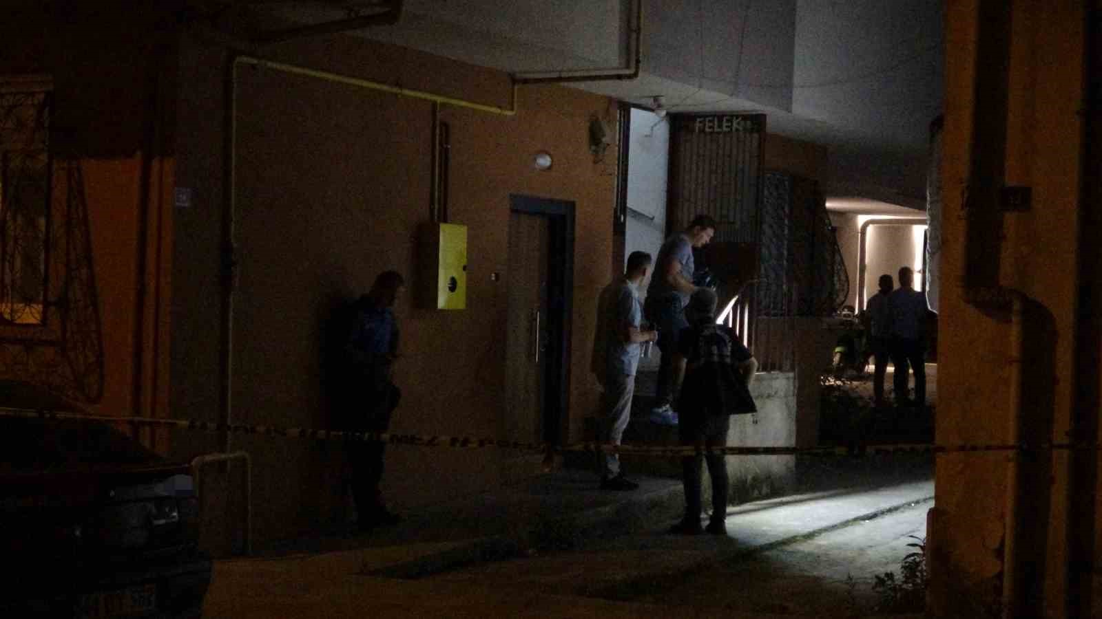 Eşini vurup, aynı tabancayla kendi kafasına ateş etti