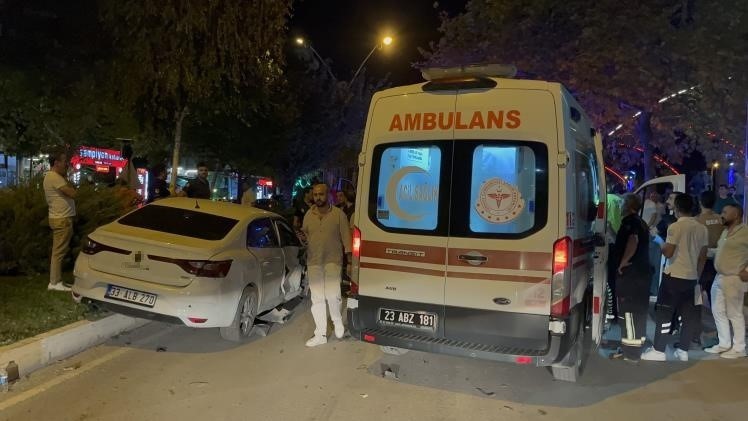 Elazığ&rsquo;da zincirleme trafik kazası: 2&rsquo;si &ccedil;ocuk 4 yaralı
