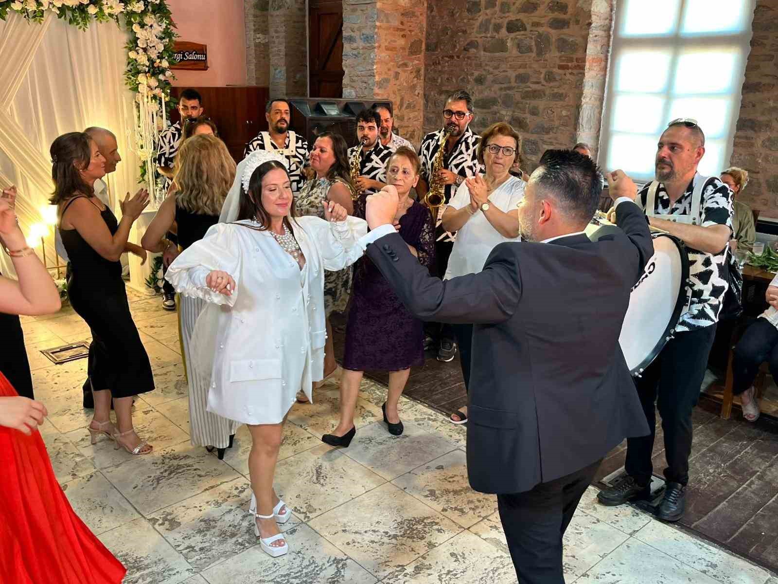 Gülseren-Eray Gökçe çifti hayatını birleştirdi