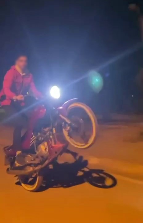 Sosyal medya paylaşımı uğruna canını hi&ccedil;e sayan motosikletliye ceza yağdı
