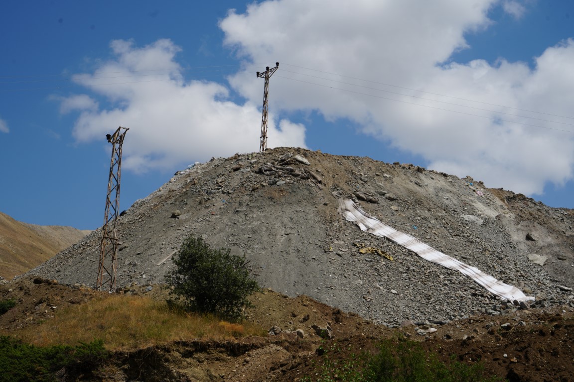 Bayburt’ta elektrik akımına kapılan genç ölümden döndü, ailesi isyan etti