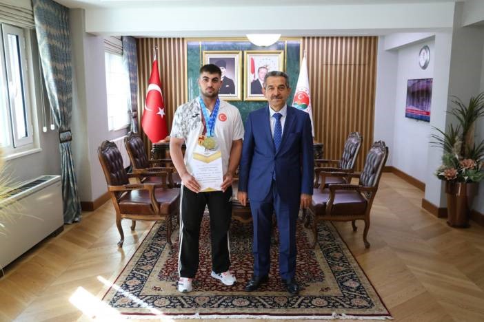 Avrupa rekortmeni S&uuml;men, Vali Ekici ile bir araya geldi
