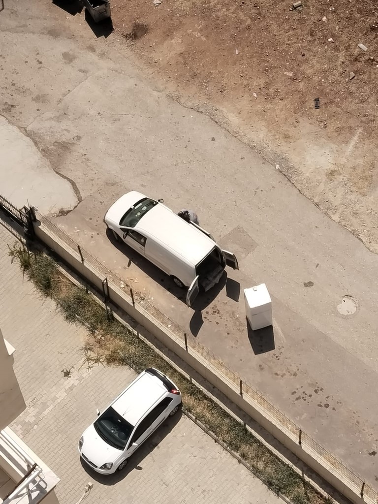 Buzdolabını servise gönderdi, başına gelmeyen kalmadı