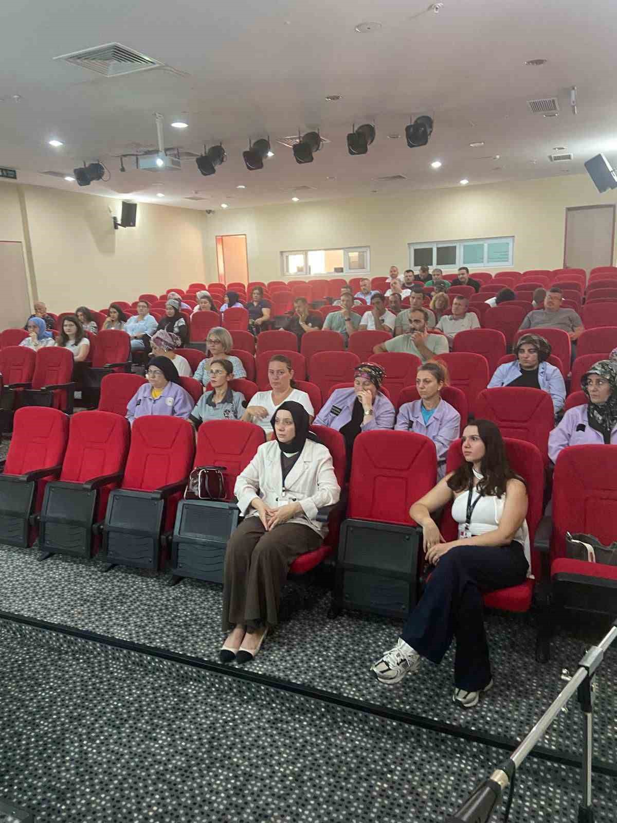 Sağlık el&ccedil;ileri eğitimleri Ak&ccedil;akoca&rsquo;da devam ediyor
