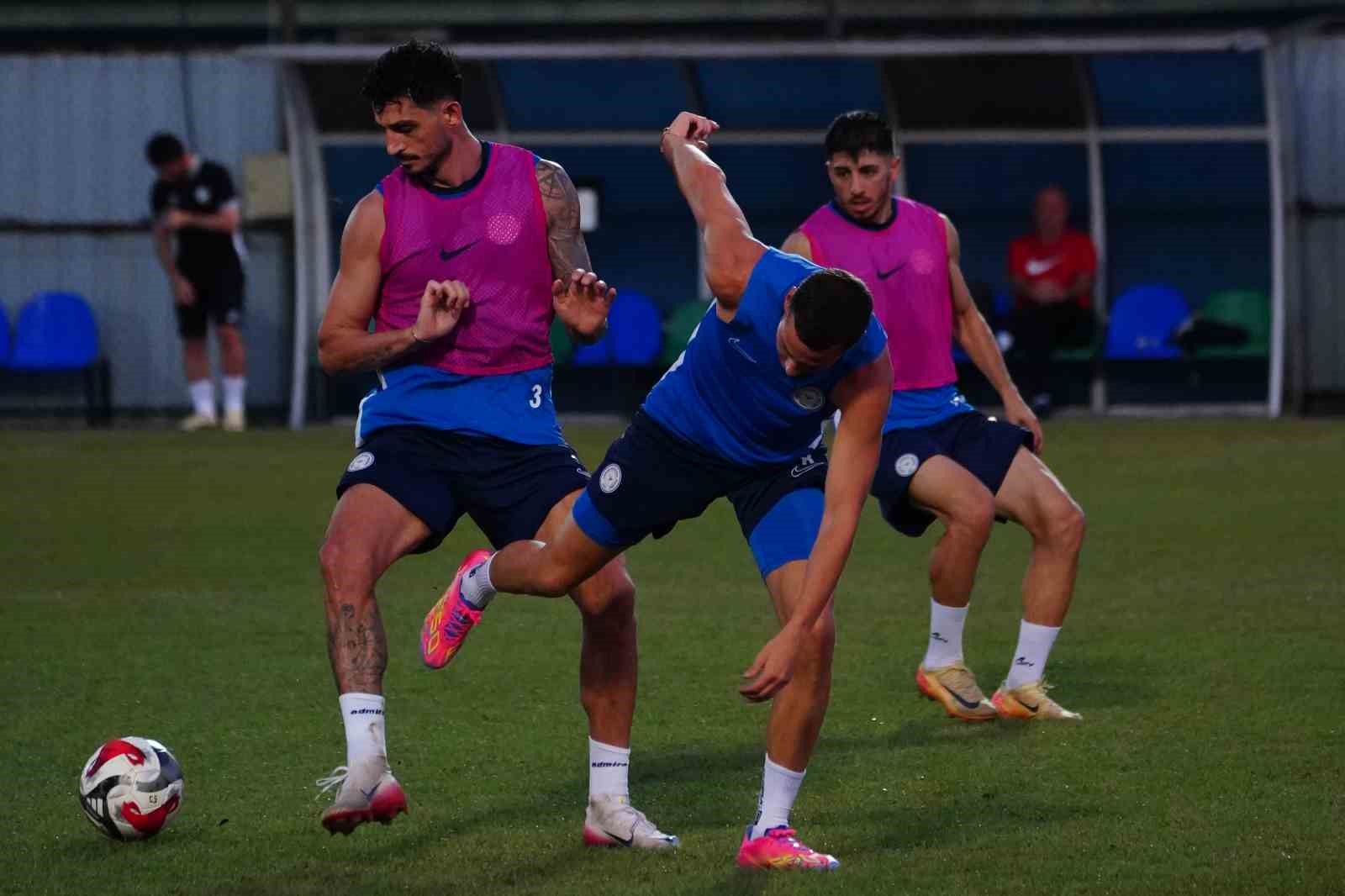 &Ccedil;aykur Rizespor, Alanyaspor ma&ccedil;ı hazırlıklarını s&uuml;rd&uuml;rd&uuml;
