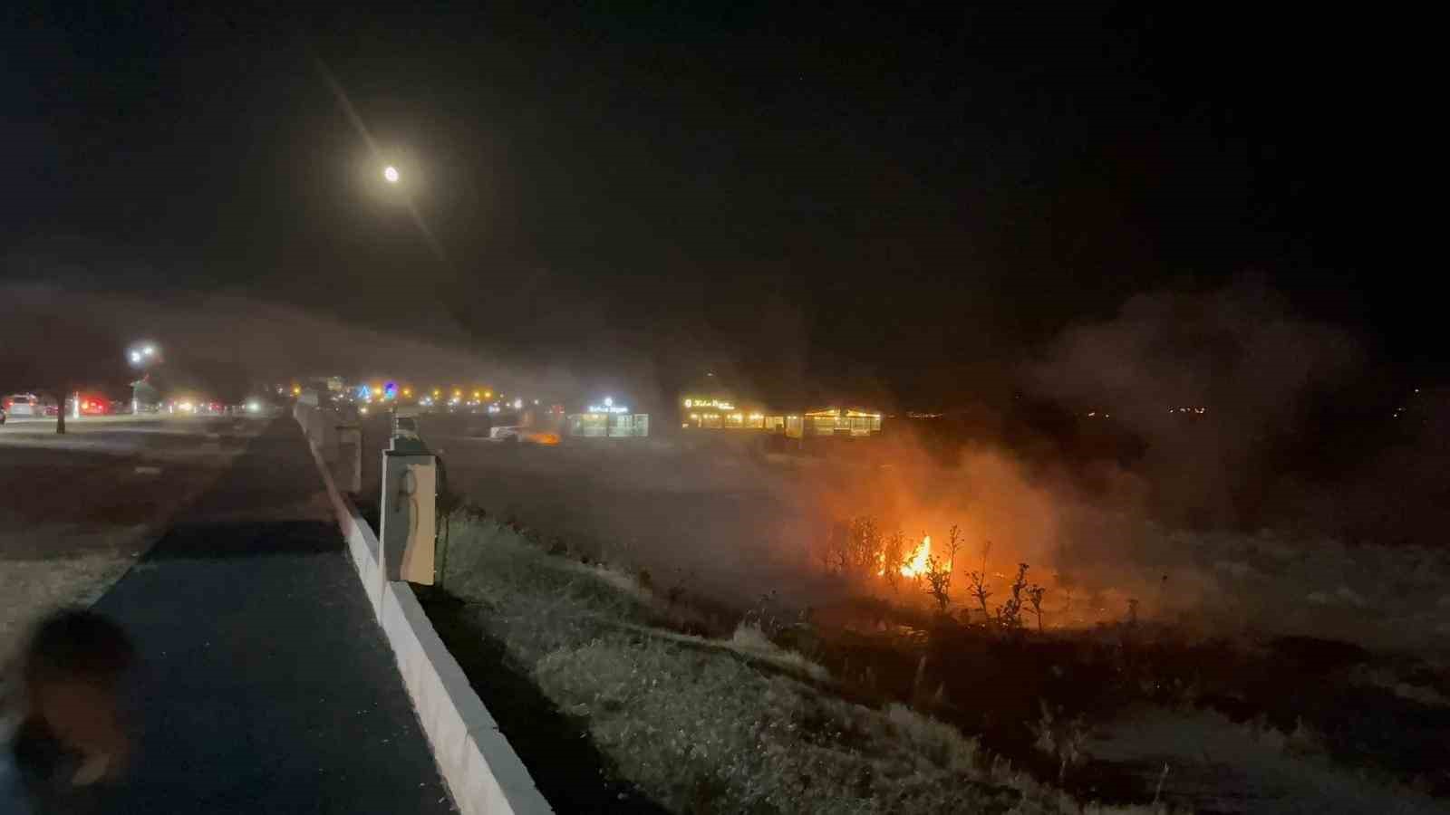 Erciş’te anız yangını
