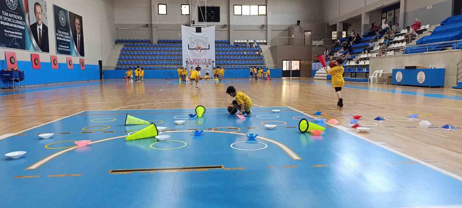 Başiskele’de 3 bin 700 öğrenci yaz spor okullarında eğitim alıyor