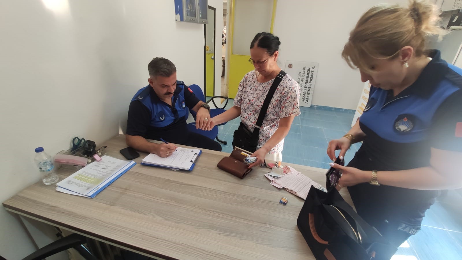 Oğlunun nikahına geldi içinde 1 çeyrek altın ve 38 bin lira olan çantası kaybetti