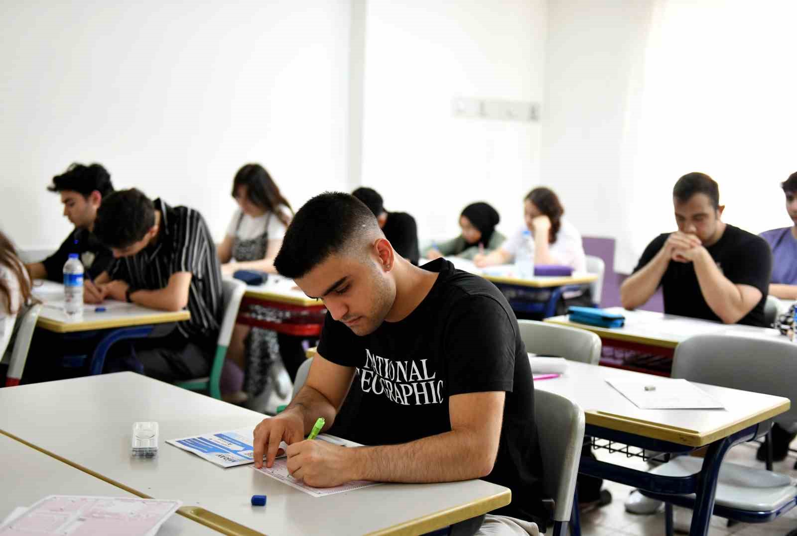 Gençleri ücretsiz üniversiteye hazırlayan MURGEM’de kayıtlar başladı