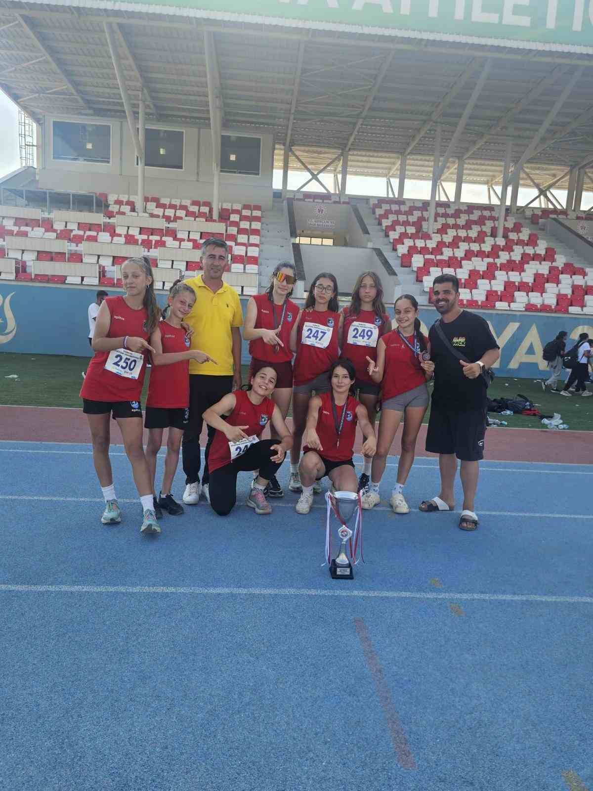 G&ouml;lc&uuml;kl&uuml; minik atletlerden T&uuml;rkiye 3&rsquo;&uuml;nc&uuml;l&uuml;ğ&uuml;
