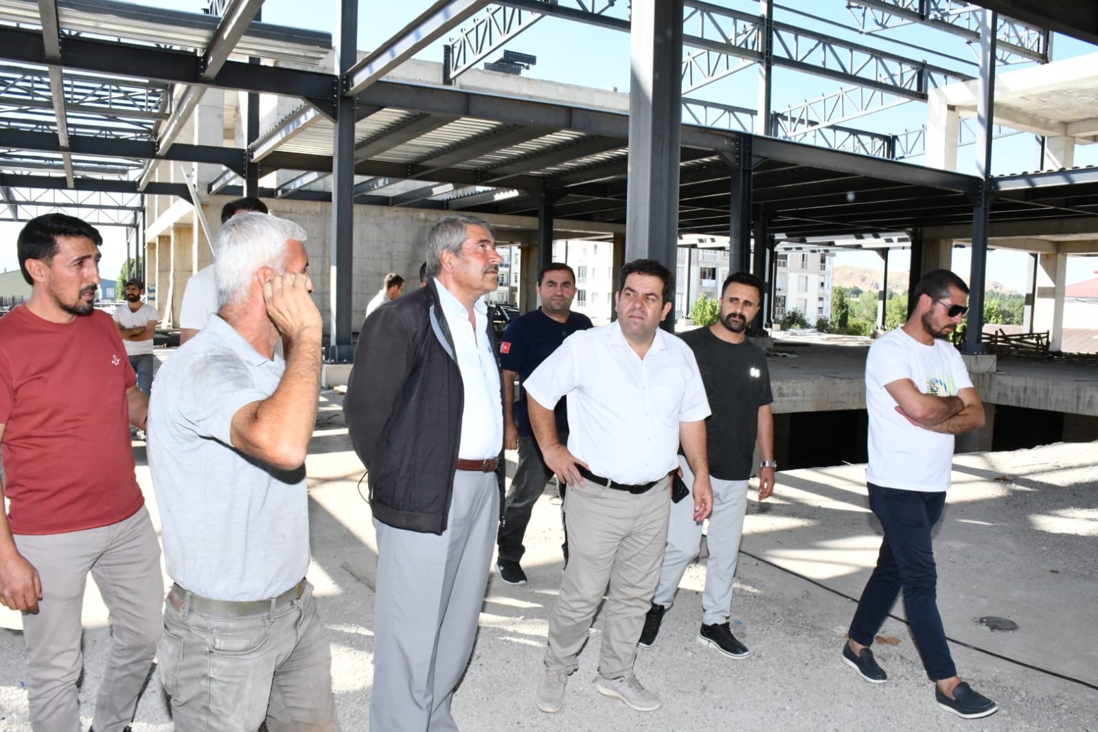 Patnos AVM&rsquo;de &ccedil;alışmalar hızlandı
