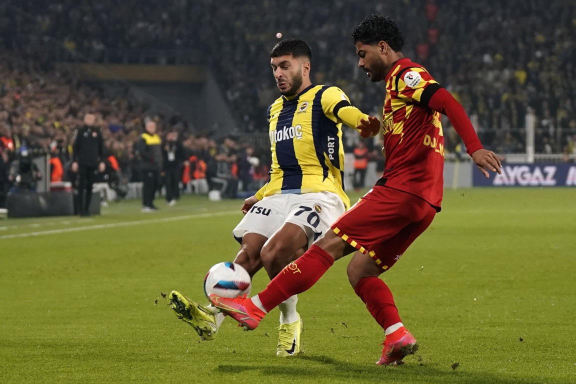Fenerbah&ccedil;e, ilk lig ma&ccedil;ına İzmir&rsquo;de &ccedil;ıkacak