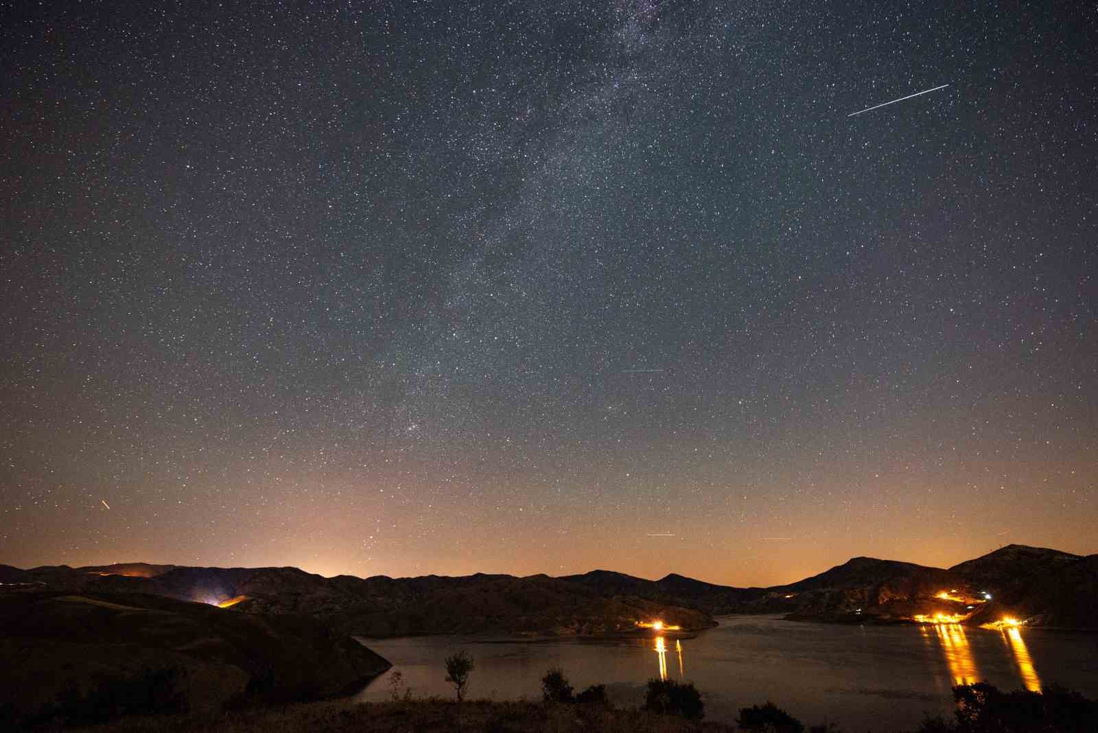 Sağlık çalışanı, 4 bin yıllık Harput’ta meteor yağmurunu fotoğrafladı
