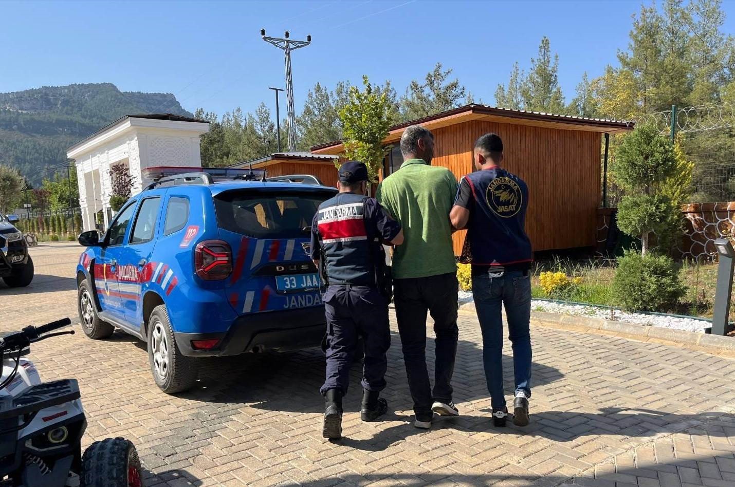 Aranan 2 şahıs Mersin’de yakalandı