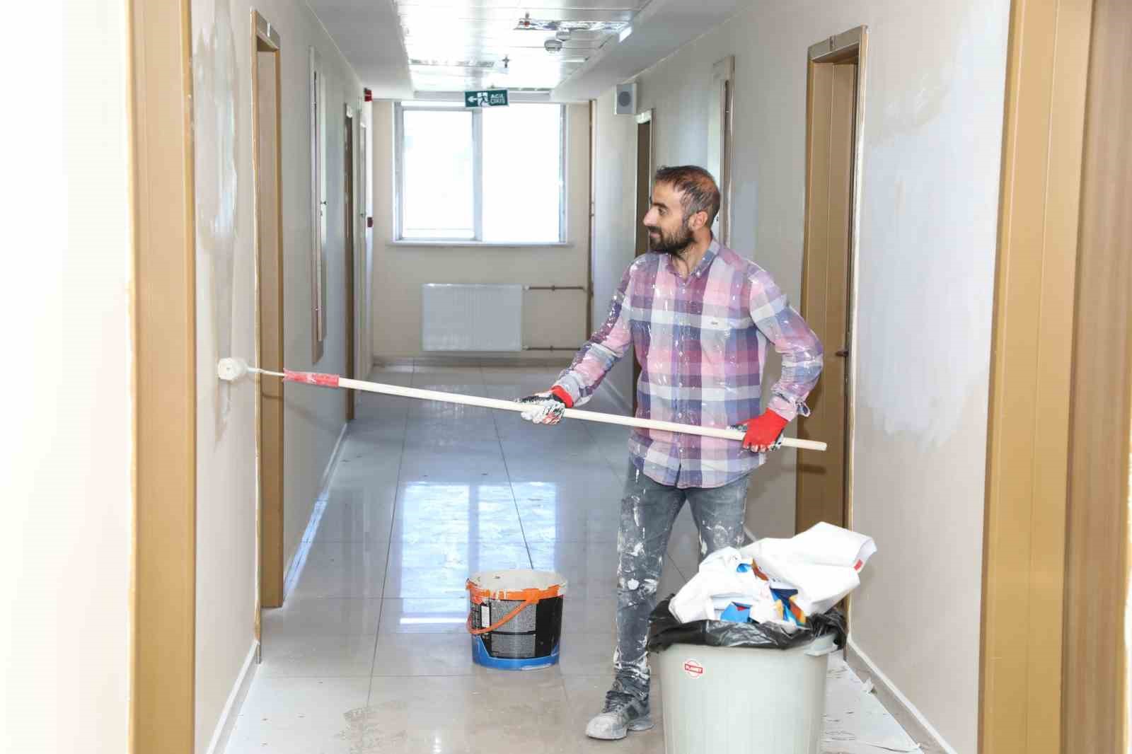 Ağrı Vali Yardımcısı Karataş, Eleşkirt Gen&ccedil;lik Merkezini ziyaret etti
