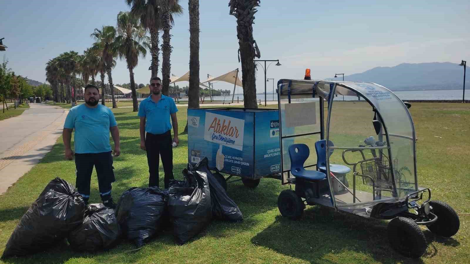 Kocaeli sahillerinden 7 ton atık toplandı
