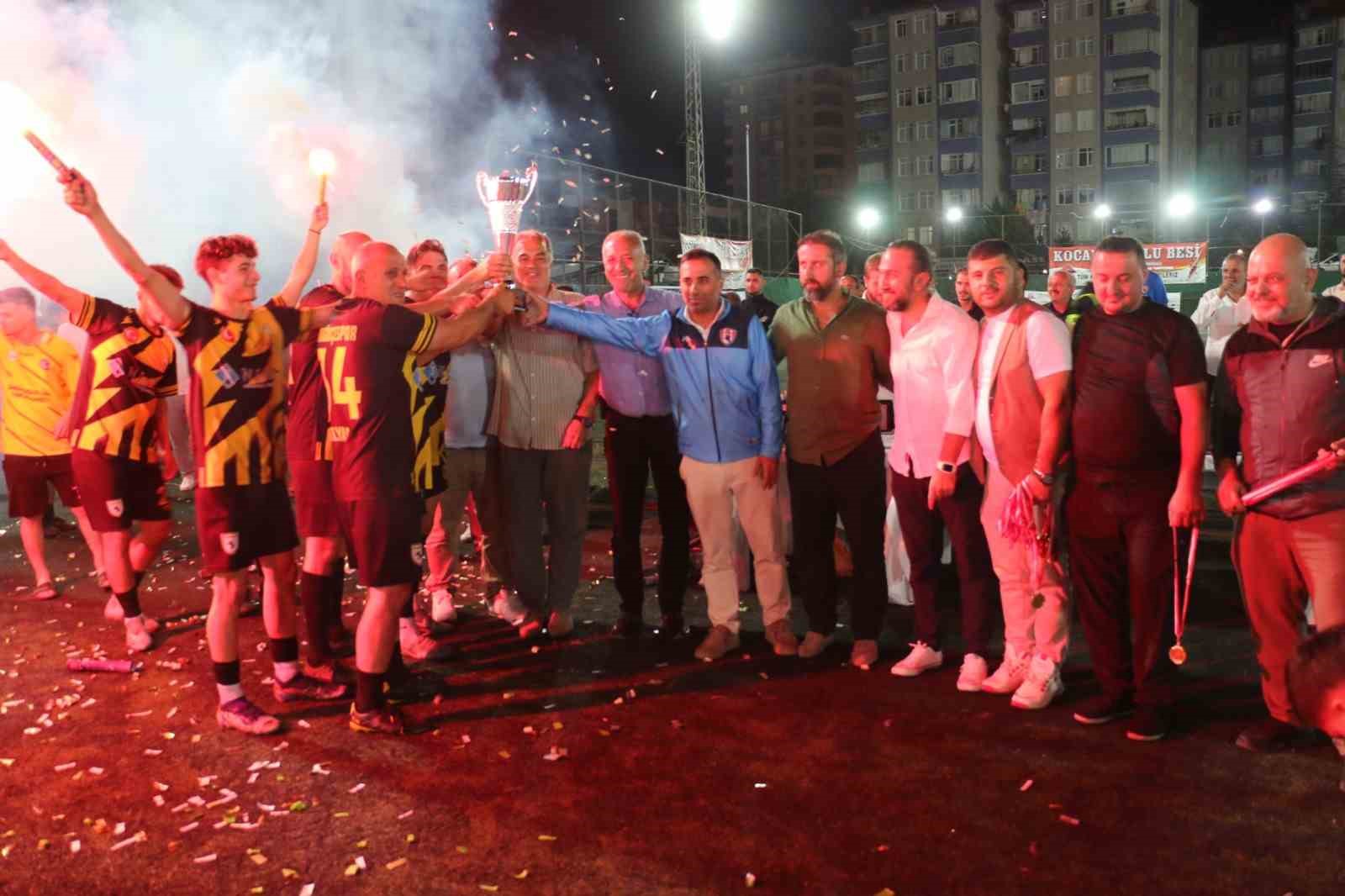 Atakum&rsquo;da final heyecanı: Kupayı Kurug&ouml;k&ccedil;espor kaldırdı
