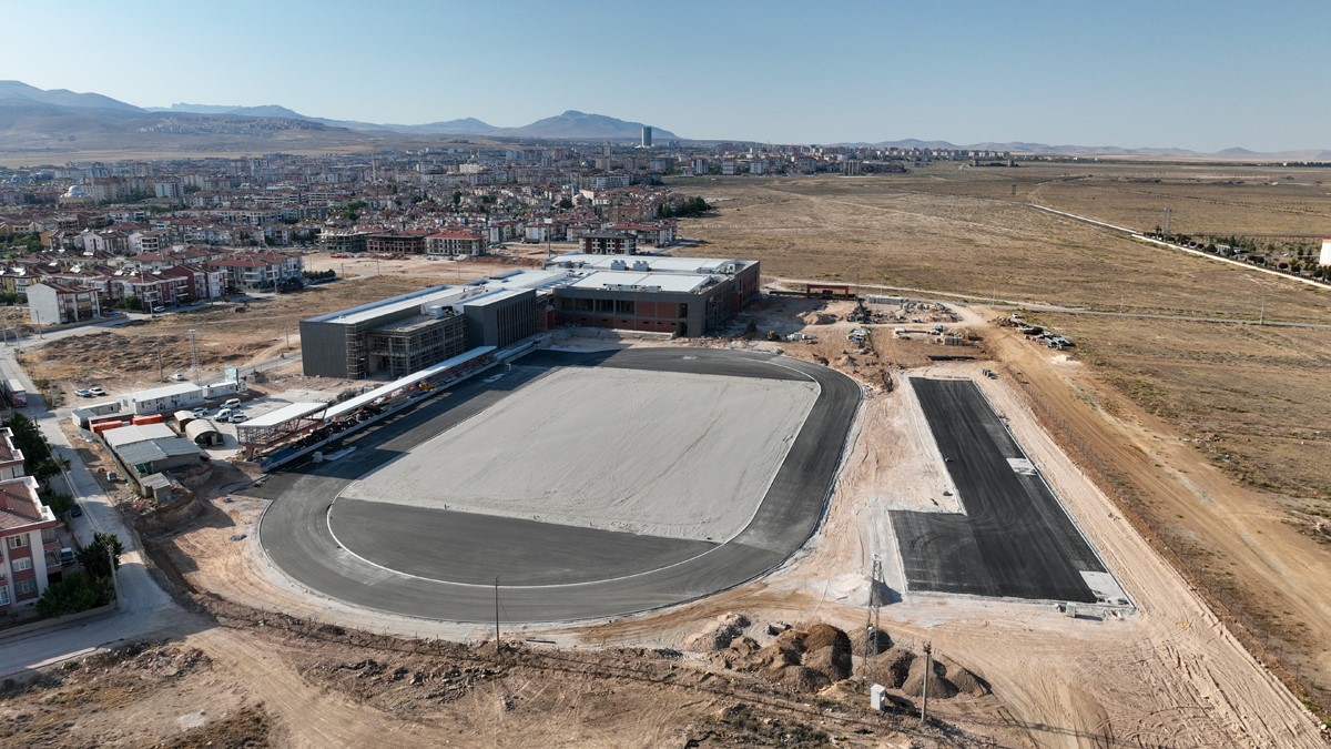 Eğitime ve spora değer katacak yatırımlara Sel&ccedil;uklu imzası
