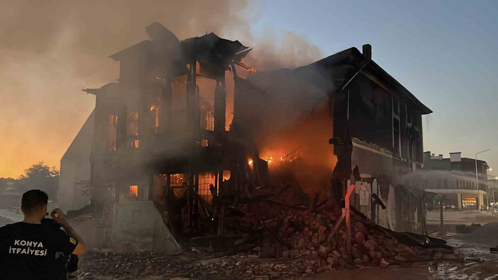 Konya’da metruk binada yangın