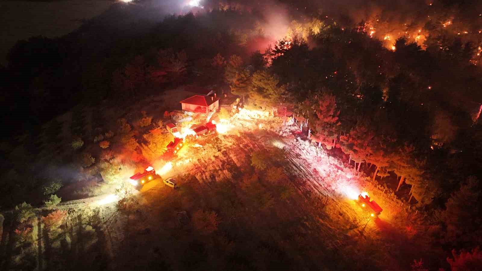 &Ccedil;anakkale&rsquo;de gece saatlerinde &ccedil;ıkan orman yangını kontrol altına alındı
