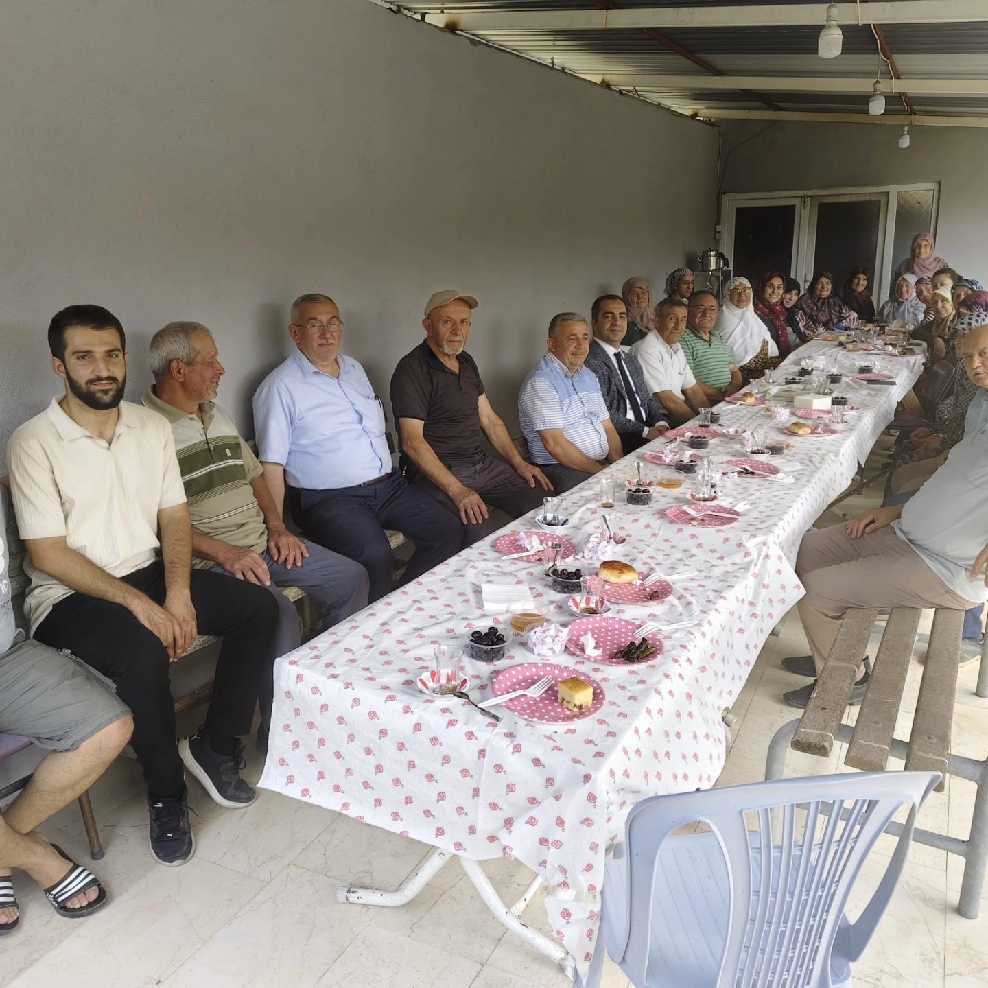 Kaymakam U&ccedil;ar k&ouml;ylerde vatandaşlarla bir araya geldi
