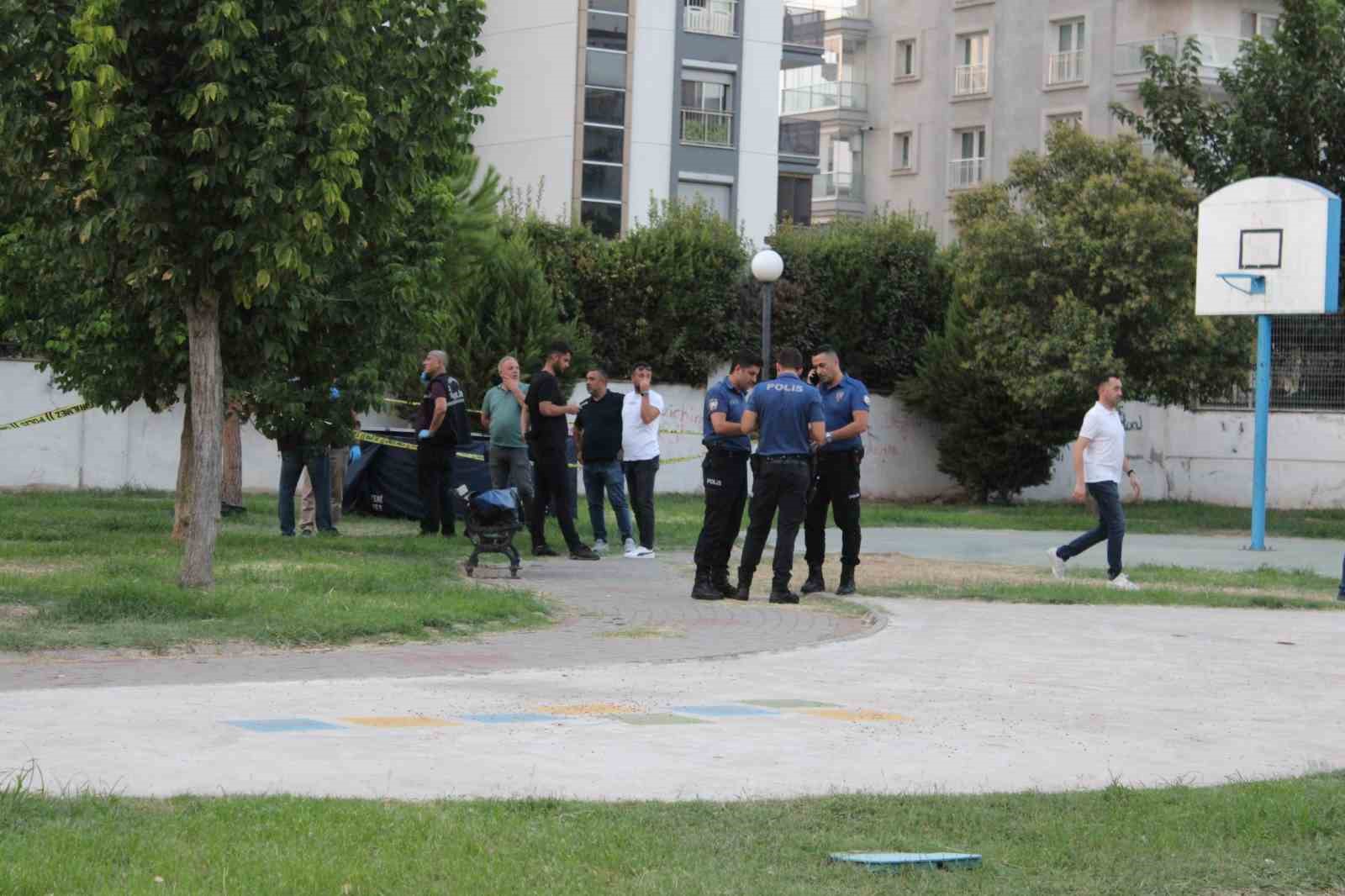 Aydın&rsquo;da bir kişi parkta &ouml;l&uuml; bulundu
