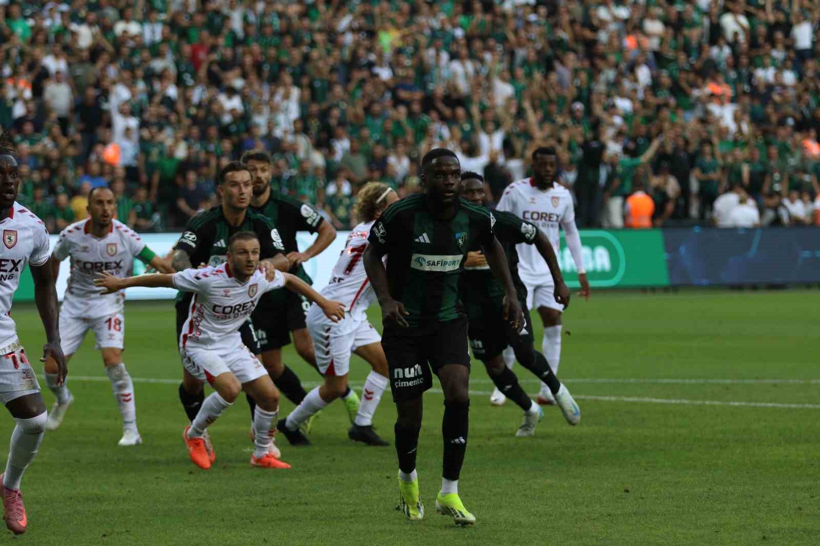 Trendyol S&uuml;per Lig: Kocaelispor: 0 - Samsunspor: 0 (İlk yarı)
