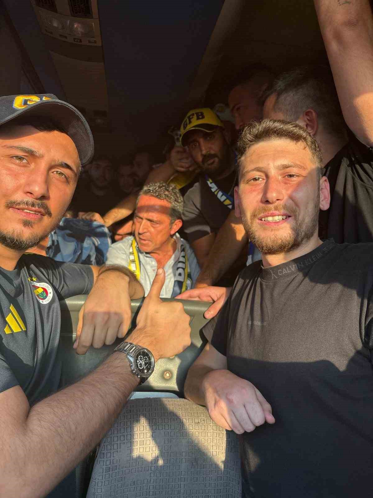 Ali Ko&ccedil;, taraftarlarla birlikte stada gitti
