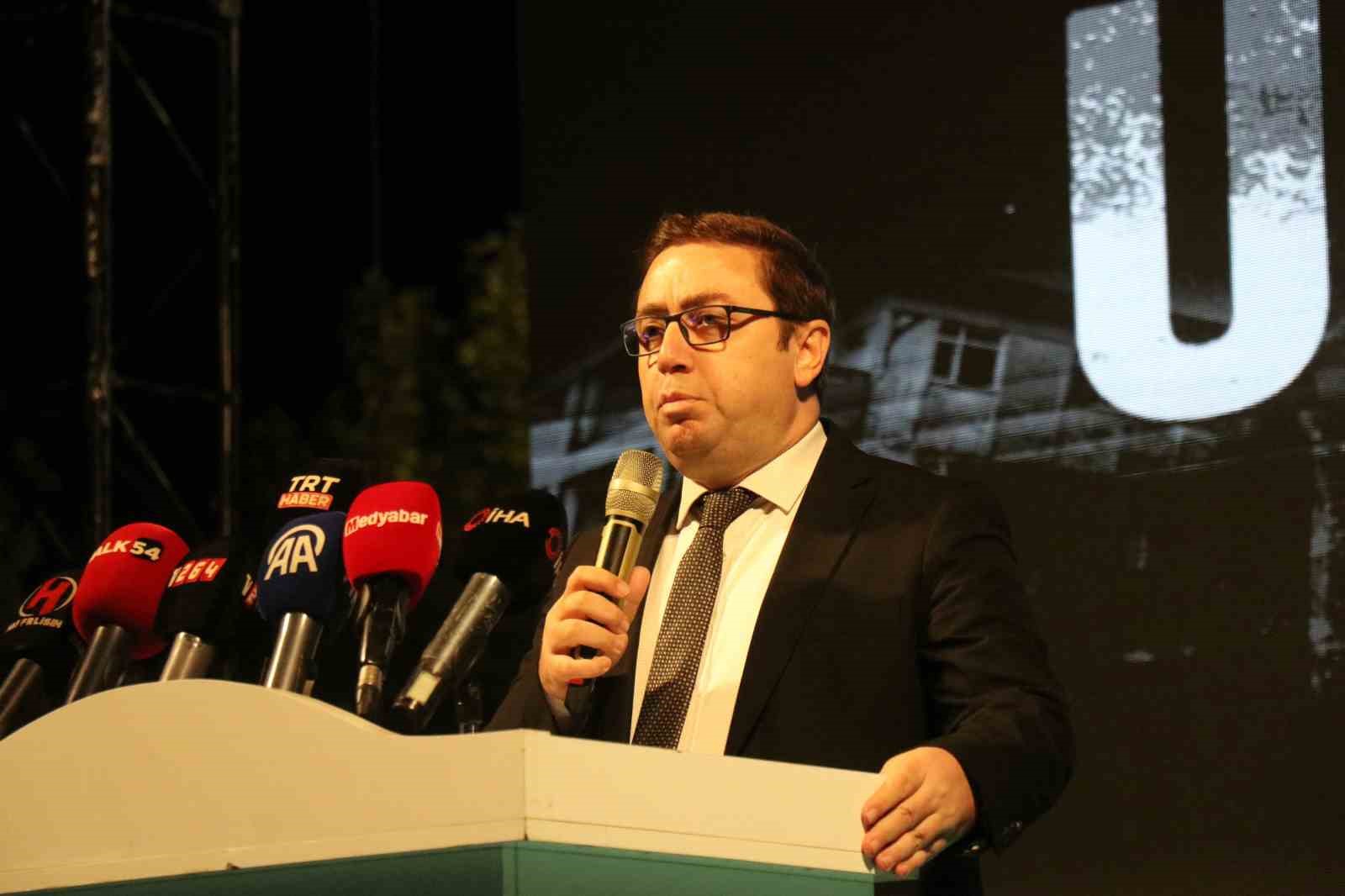 26 yıl ge&ccedil;ti, acı hala taze: Depremde hayatını kaybedenler Sakarya&rsquo;da anıldı
