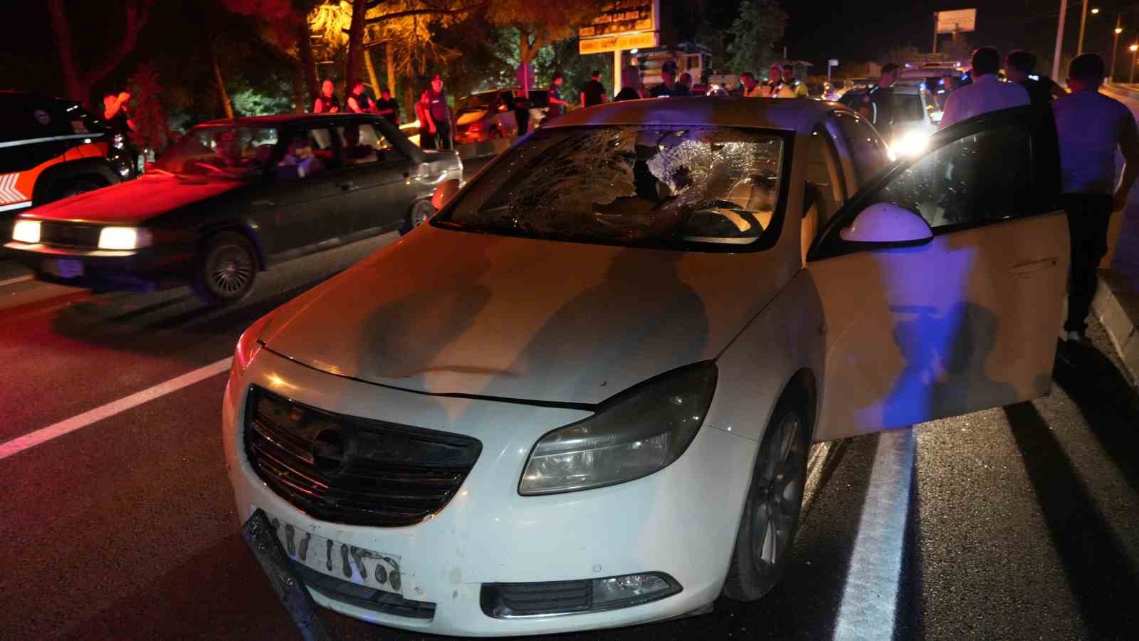 D&uuml;ğ&uuml;nden &ccedil;ıkıp hayatını kaybetti, cenaze yerdeyken d&uuml;ğ&uuml;n eğlencesi devam etti
