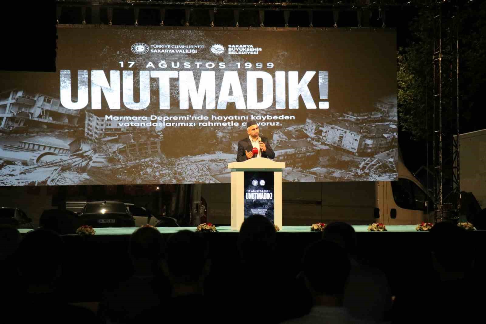 Deprem saati 03.02&rsquo;de Sakarya&rsquo;da eller semaya a&ccedil;ıldı
