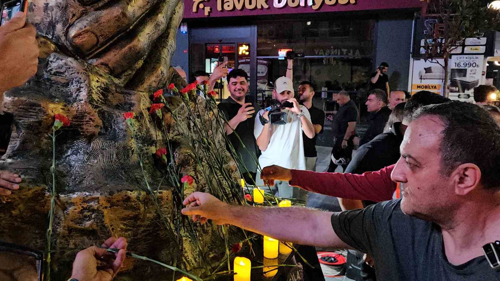 Marmara Depremi&rsquo;nde hayatını kaybedenler Avcılar&rsquo;da anıldı
