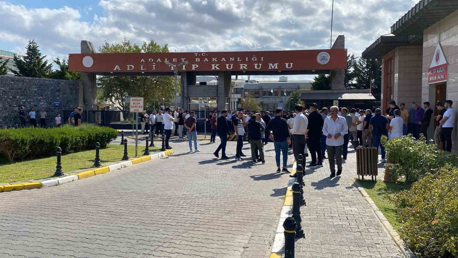 &Ouml;ld&uuml;r&uuml;len taksicinin, taksici kardeşi: "Evden &ccedil;ıkarken akşam gelmeyecek gibi &ccedil;ıkıyoruz"
