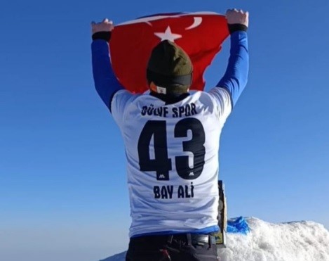 Ağrı Dağı zirvesine 3  K&uuml;tahyalı tırmandı
