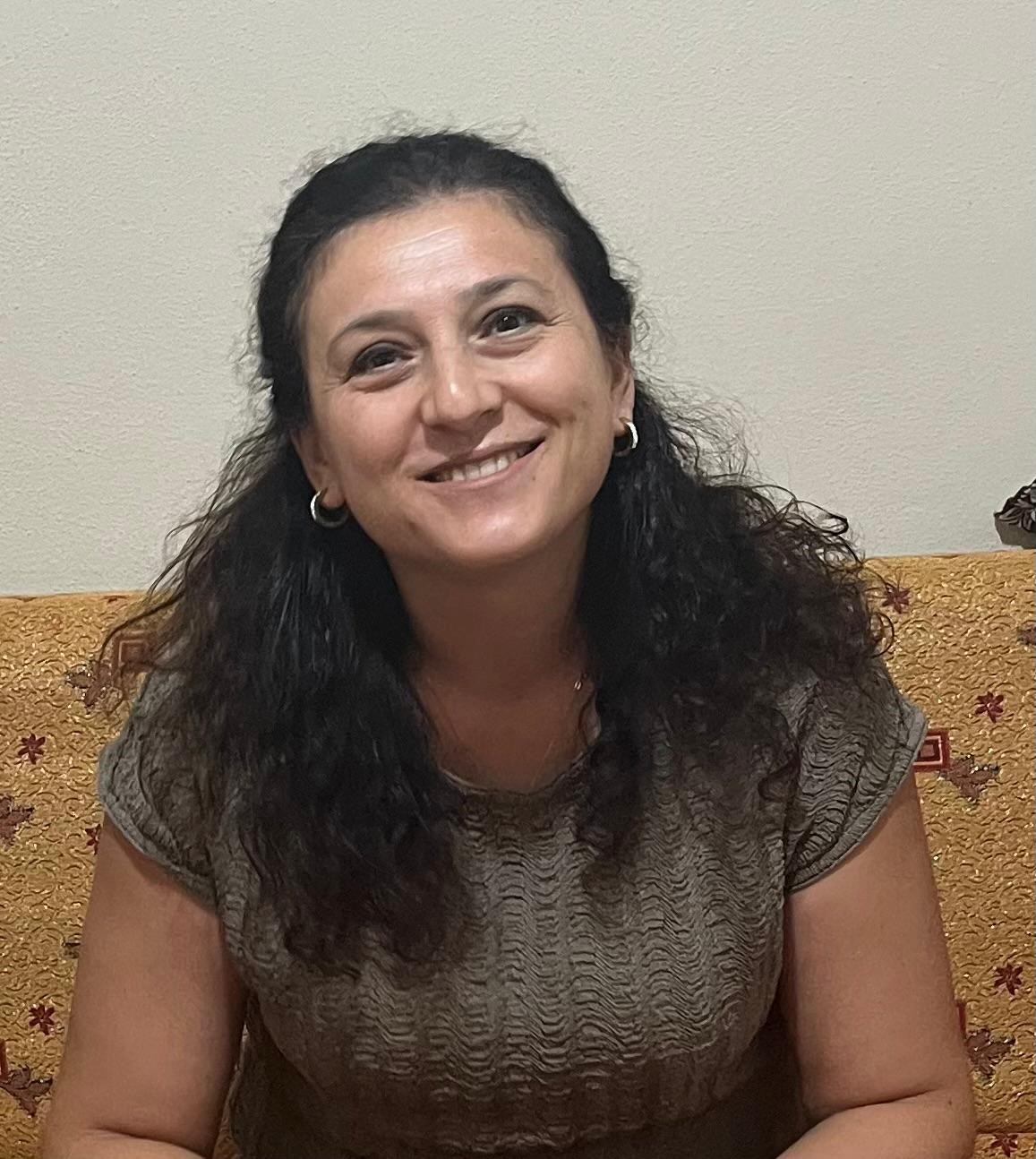 Seyir halindeki minibüsten düşen ebe hayatını kaybetti