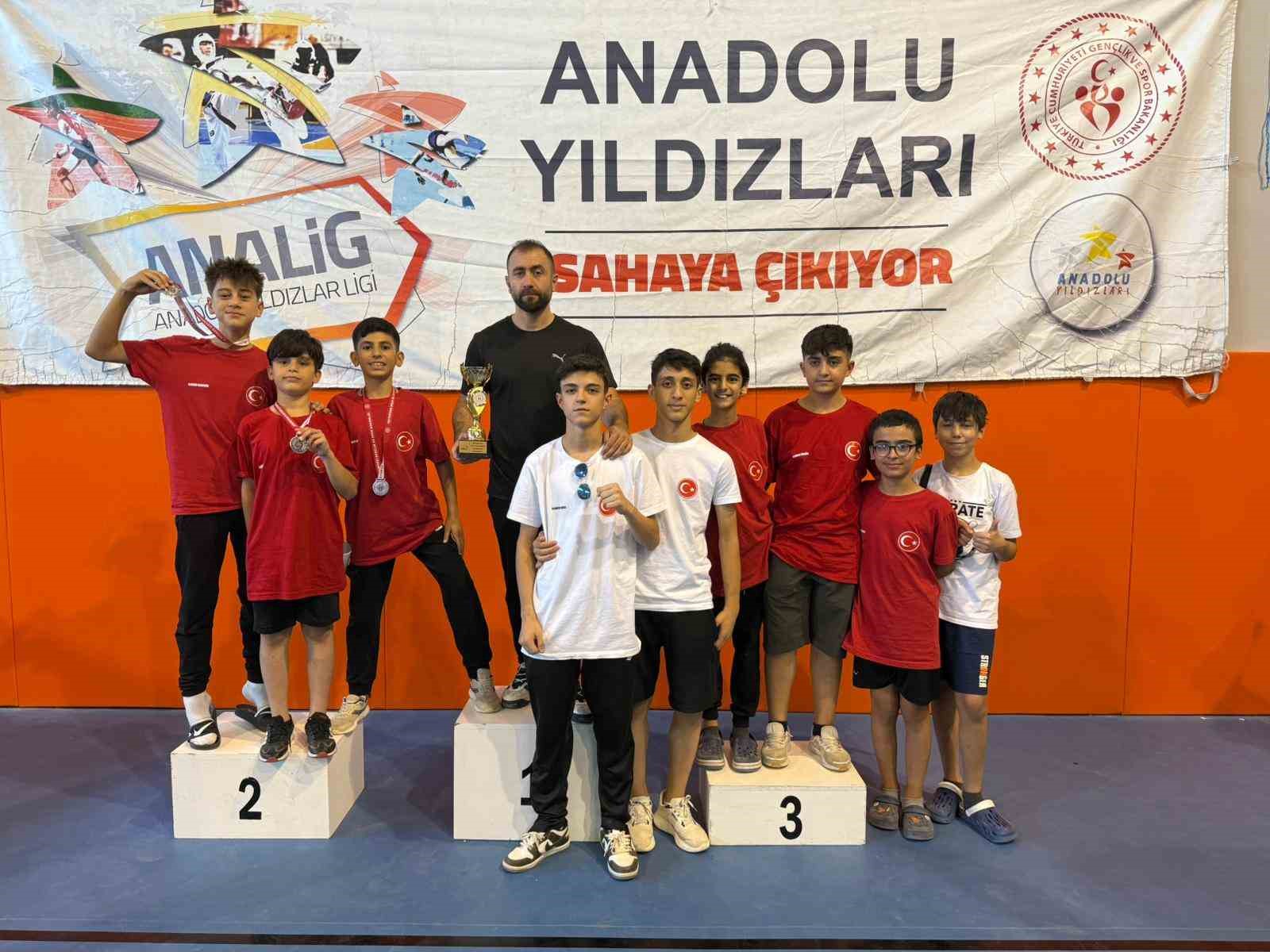 Muşlu karatecilerden b&uuml;y&uuml;k başarı
