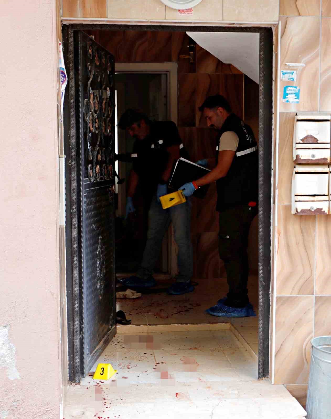 Antalya&rsquo;da eski eş dehşet sa&ccedil;tı: 1&rsquo;i ağır 2 yaralı
