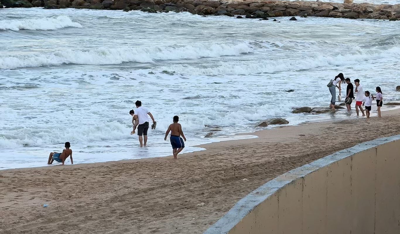 Karaburun&rsquo;da kaybolan şahsı arama &ccedil;alışmaları s&uuml;r&uuml;yor
