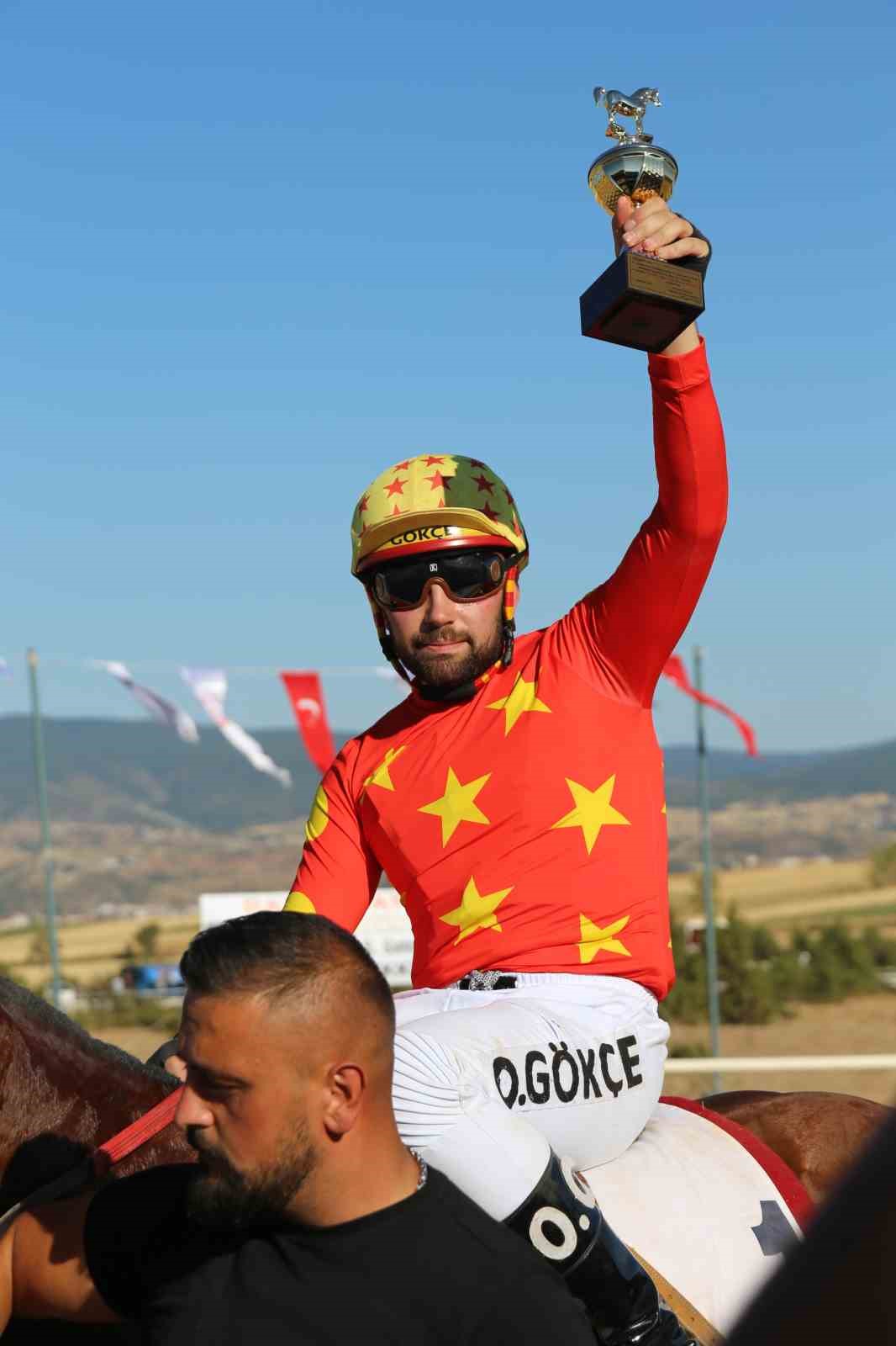 Kastamonu&rsquo;da d&uuml;zenlenen at yarışlarına yoğun ilgi
