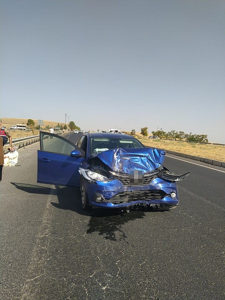 Diyarbakır’da hafif ticari ile otomobil çarpıştı: 5 yaralı