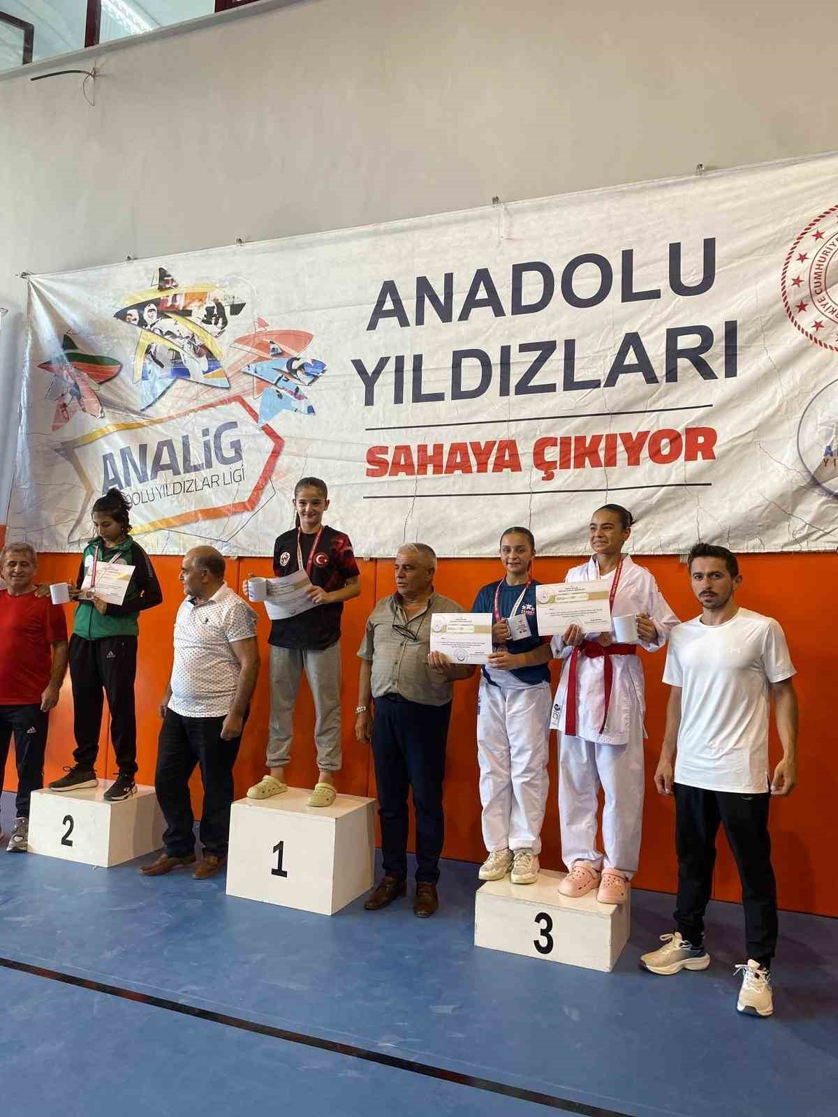 Karatecilerden finalde b&uuml;y&uuml;k başarı
