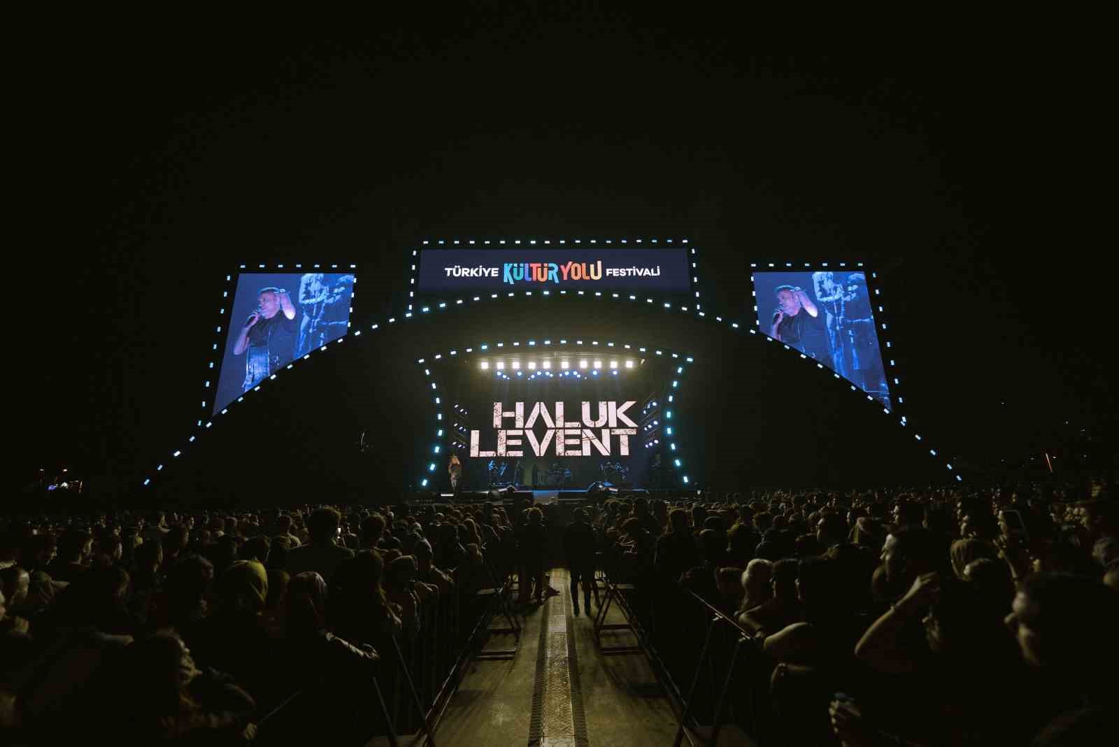 Erzurum’da Haluk Levent rüzgarı