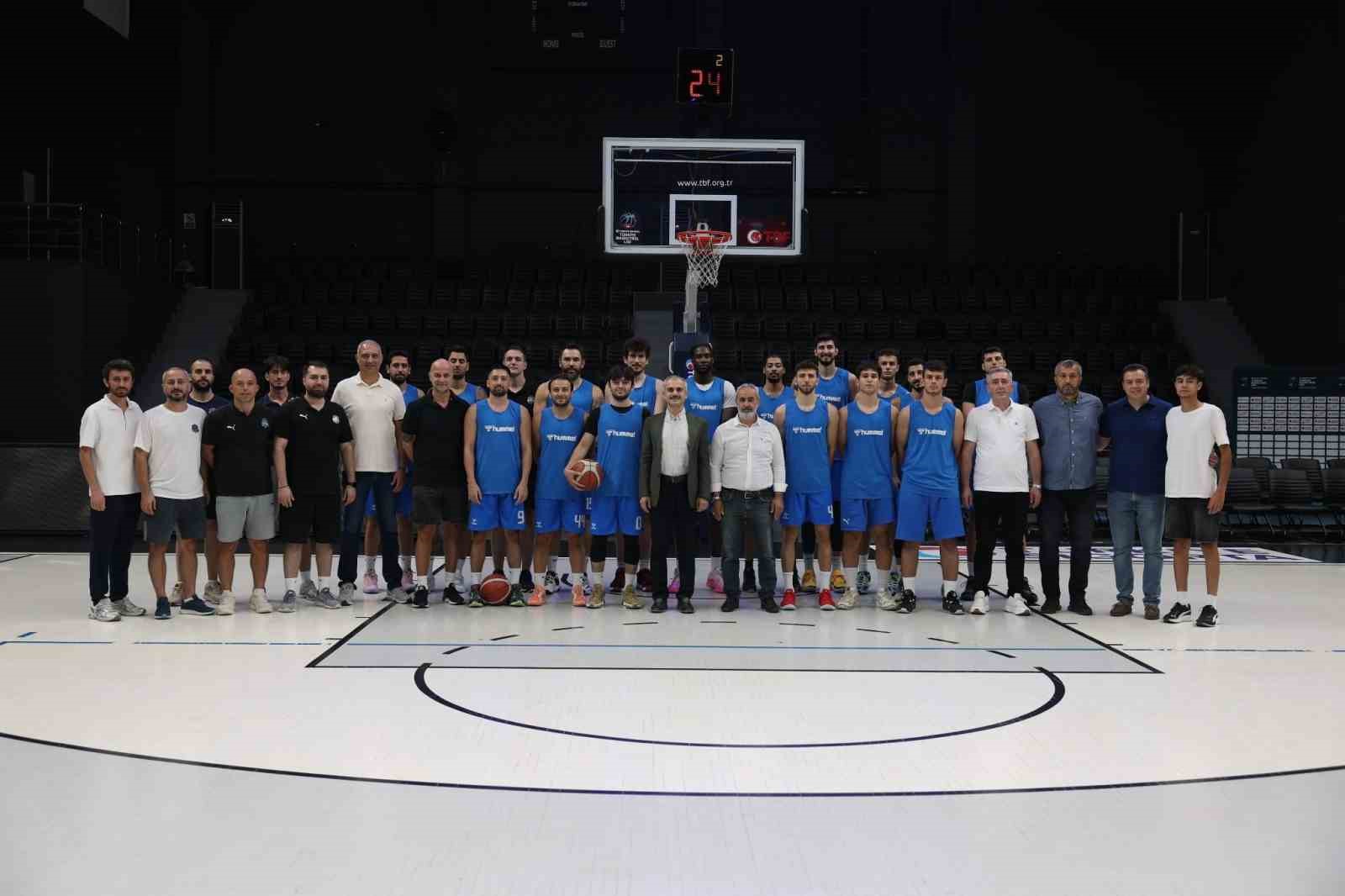 Başkan &Ccedil;ift&ccedil;i&rsquo;den, basketbol takımına sezon &ouml;ncesi ziyaret
